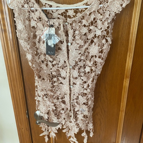 Miss Finch lace topper blouse - Picture 4 of 4